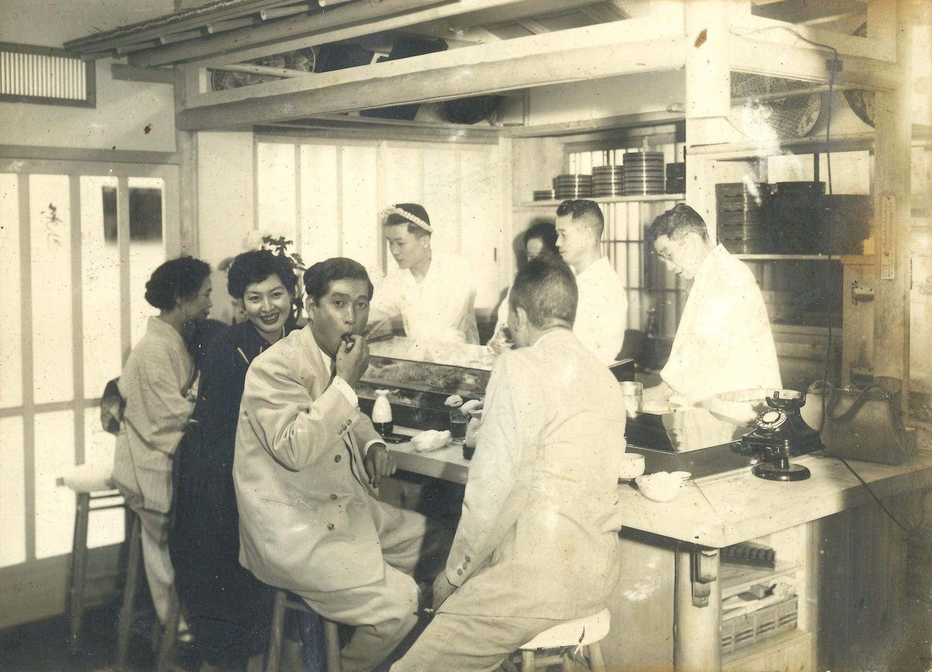 昭和時代の店内の様子